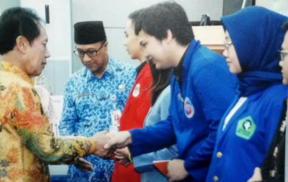 Mahasiswa STIE BPKP menerima beasiswa dari Yayasan Beasiswa Jakarta