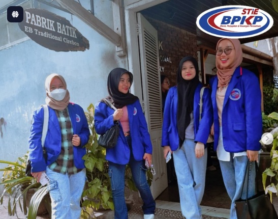 Seminar “Peran Industri Kecil dan Menengah dalam peningkatan Ekonomi di Kabupaten Cirebon” Seminar “Peran Industri Kecil dan Menengah dalam peningkatan Ekonomi di Kabupaten Cirebon”